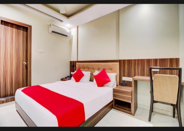 Hotel Emerald Near T2 International Airport Bombaj Exteriér fotografie